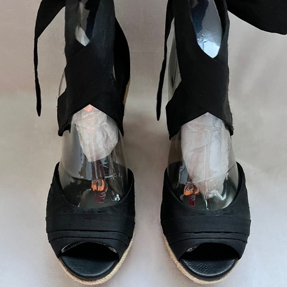 UGG Lucianna Black Tie-Up Wedge Size 8.5 - Picture 7 of 15